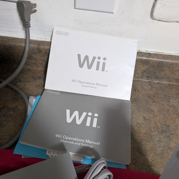 Nintendo Wii White Console Included + 2 Controllers - Picture 5 of 7